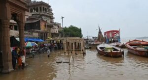 सुबह-ए-बनारस का मंच डूबा; तस्वीरों में देखें नजारा