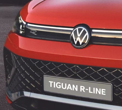 Illuminated light bands between headlamps​